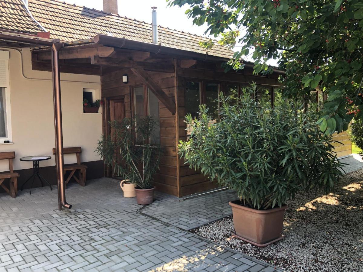Apartamento Bettina Vendégház Kiskoros Exterior foto